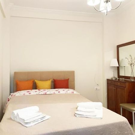 Crimson Suite: 1-Bedroom Apartment In Thessaloníki Exteriör bild