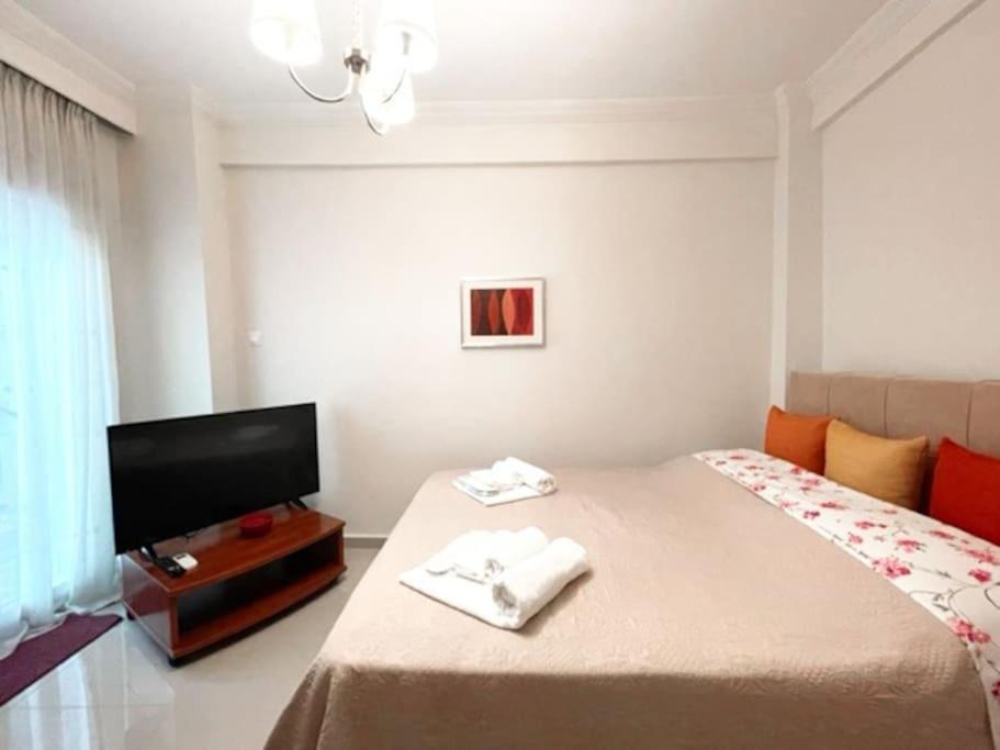 Crimson Suite: 1-Bedroom Apartment In Thessaloníki Exteriör bild