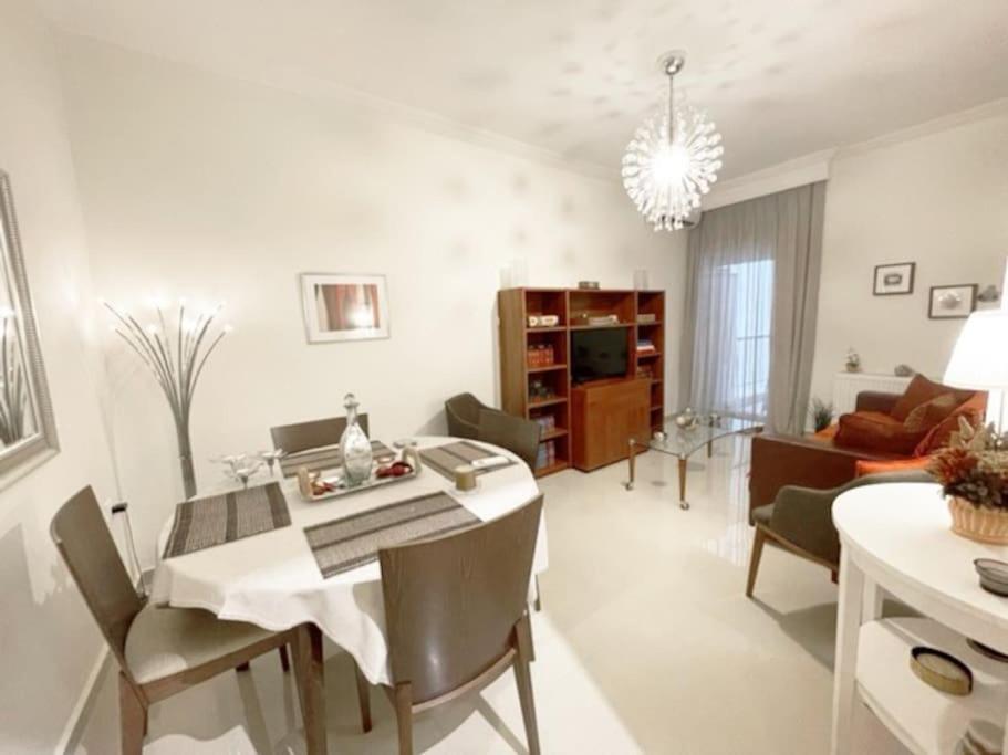 Crimson Suite: 1-Bedroom Apartment In Thessaloníki Exteriör bild