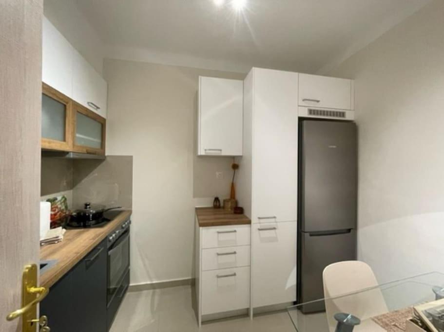 Crimson Suite: 1-Bedroom Apartment In Thessaloníki Exteriör bild